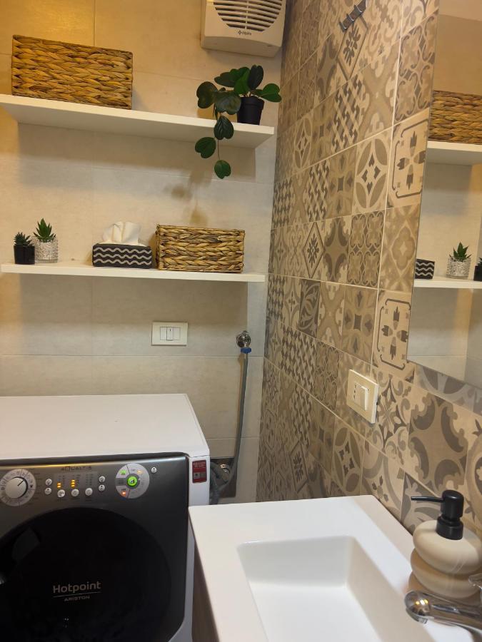 Apartamento Regina Milano In Porta Romana 3 - Sky Tv, Wifi & Breakfast Box Exterior foto